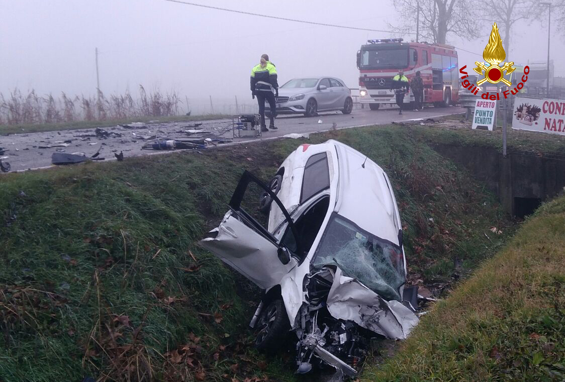 FRONTALE AUTO CAMION, DECEDUTA UNA DONNA A JESOLO